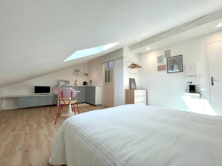 Studio Jade : Charmant Logement Place Clemenceau Apartment Pau Exterior foto