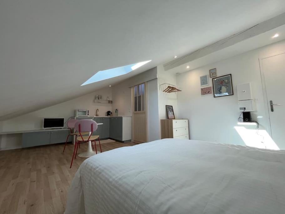Studio Jade : Charmant Logement Place Clemenceau Apartment Pau Exterior foto